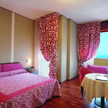 Ξενοδοχείο Nouvel Des Bains 3*