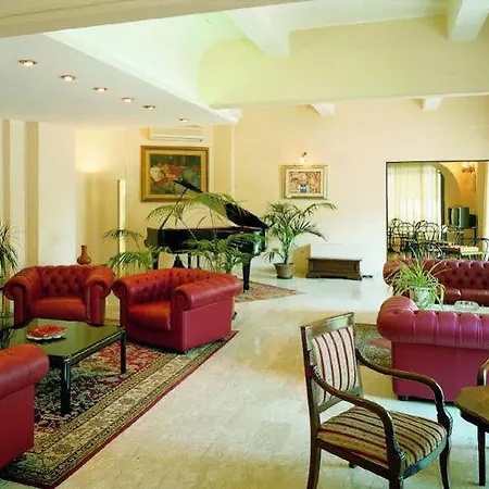 Nouvel Des Bains فندق 3*