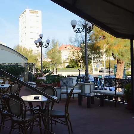 Nouvel Des Bains Szálloda Pesaro