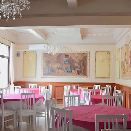 Nouvel Des Bains Szálloda Pesaro