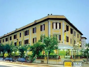 Szálloda Nouvel Des Bains 3*