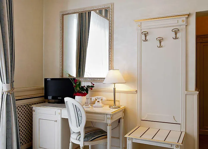 Nouvel Des Bains 페자로