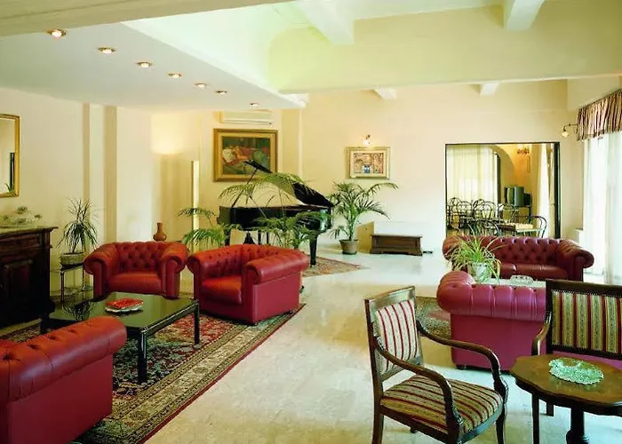 Nouvel Des Bains Hotel 3*